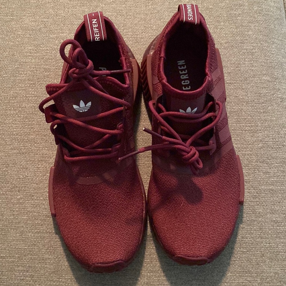 Adidas Aux 3 Bandes size 7.5 maroon.